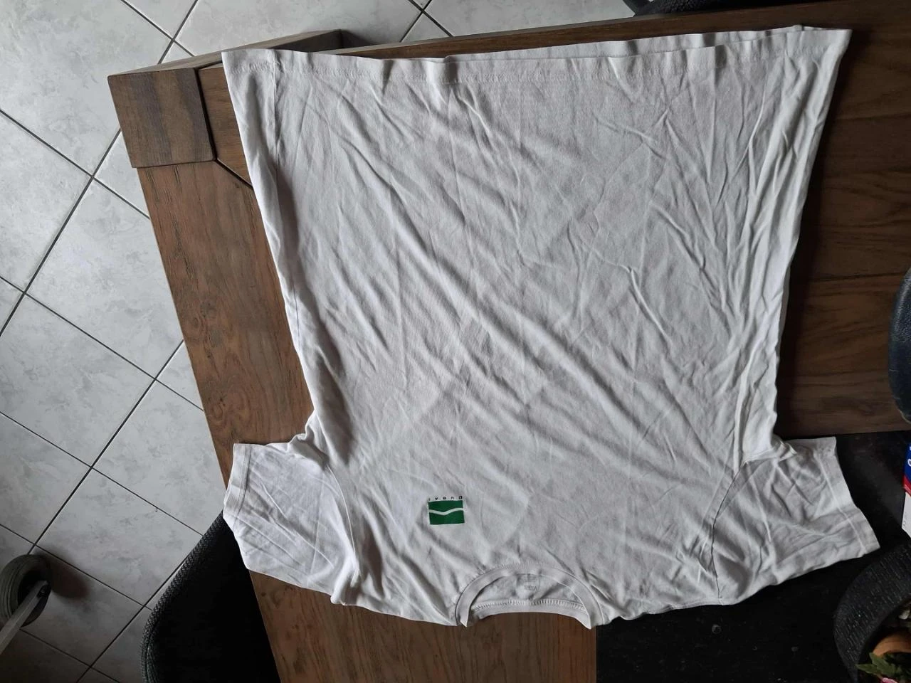 t-shirt branco marca vans – tamanho xl (texto dubai) – photo 5